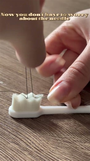 This toothbrush trick makes needle threading impossible to mess up #sewing #lifehack