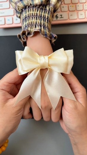 66K views · 5.3K reactions | Learn this clever ribbon bow hack in seconds!  Tie a loose knot on the right.  Take the left ribbon, pass it through the knot.  Fold it in half, then pass halfway through again.  Flip, fold once more, and pull it through.  Tighten and adjust — and you’ve got the perfect bow! Save this for your next gift wrap moment! | Paper Craft Ideas | Facebook