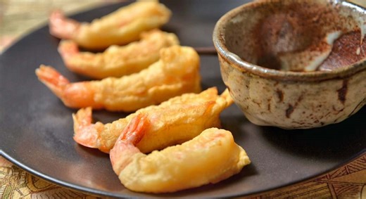 Los gambones más deliciosos no se hacen al ajillo, llevan lima, cilantro y papel de arroz para un toque crujiente