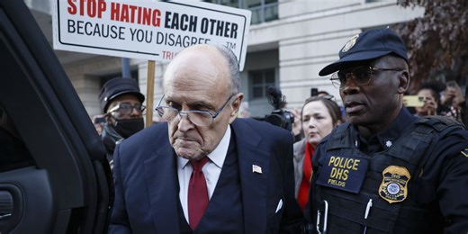 'It's a mess': Ex-MSNBC anchor claims Giuliani 'has to deal with the alcohol problem'