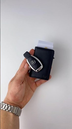 A smarter wallet in luxury form.