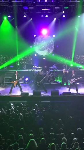 🎅 Get ready for a magical holiday treat! 🌟 The Wizards of Winter bring their enchanting musical extravaganza to The State Theatre Easton on Sunday, 12/21 at 3:00 PM. 📆 Experience an unforgettable afternoon with: ✨ Sensational original compositions ✨ Captivating storylines that will delight all ages! ✨ A star-studded cast featuring world-renowned talent from Trans-Siberian Orchestra, Def Leppard, Alice Cooper Band & Broadway! Gather your family and get tickets now! 👉 FAMILY FRIENDLY event per