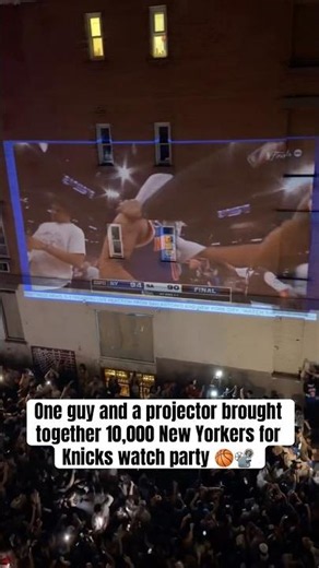 This had to be the biggest Knicks watch party 🔥
