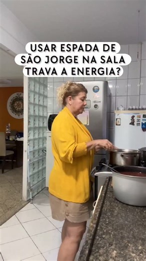 Monica Tavares - Feng Shui on Instagram: "No Feng Shui usamos todas as plantas, mas do jeito certo, senão trava sua vida e você perde prosperidade. ‌ Mas atenção! ‌ Use Espada de São Jorge a 1,5 de distância da sua cama, da sua mesa, da sua cadeira, do seu sofá e do seu fogão. ‌ Se você fizer isso, aí dá certo. ‌ Quer aprender a harmonizar sua casa com intenção? ‌ É só seguir Monica Tavares ‌ Beijinhos de luz!💫💫💫💫 ‌ #espadadesaojorge #fengshui #prosperidade #casasaudavel #família"
