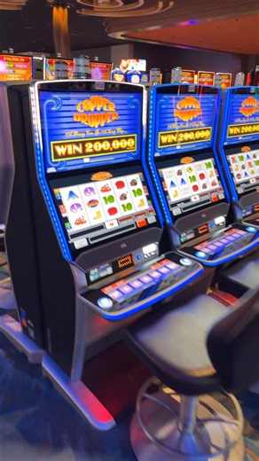 Not only is our gaming floor expansion absolutely gorgeous, but it's filled with your familiar favorite games along with a variety of new additions. 👀 🎰 Come grab a drink at the North Bar and check it out! 🍸 #TulalipResortCasino #Slots | Tulalip Resort Casino