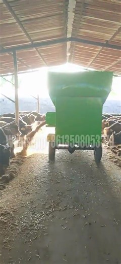 Electric cattle and sheep spreader Full-automatic three-wheel feed spreader Farm feed mixing feeder