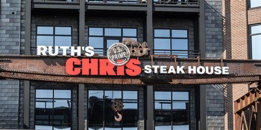 Ruth’s Chris’ dress code policy is sparking a big internet debate