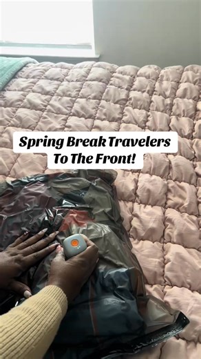 Say goodbye to manual squeezing! Wireless technology lets you experience "instant storage." Coats, bedding, and seasonal clothing all become thinner. ✨ Powerful suction | Automatic shutdown | Long battery life. Grab yours now before it sells out! 🛒 | Mroace