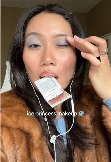 Snow Inspired Makeup Look for Winter Adventures