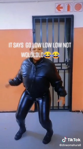 It's says Go low low low not wolololo 😭