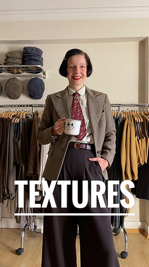 Let’s talk textures! Mixing different materials and color variations in a vintage outfit make it instantly more interesting and personal. Pair your 1930s pajama pants with the diagonal weave of the double breasted waistcoat AMELIA for an adventurous aviator look, rough it up with the cotton corduroy of our sports jacket KATHERINE or add softness with the merino wool tweed of our 1940s women’s blazer MRS.GOODWOOD. Find the complete collection at Vecona Vintage! 👈 | Vecona Vintage
