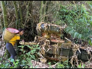Falling into the mud the girl had to use all her strength to pull it up | Rasidul