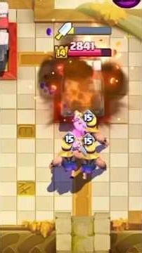 Rocket is very helpful 😳 #clashroyale #battleroyale #trendingshorts