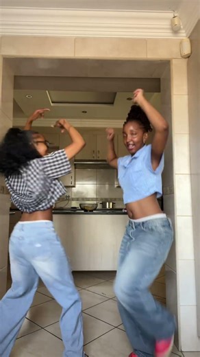 BOAT TRIM TIKTOK DANCE CHALLENGE 💃 #amapianotv #dancecraze #dance #amapianodancechallenge #amapiano