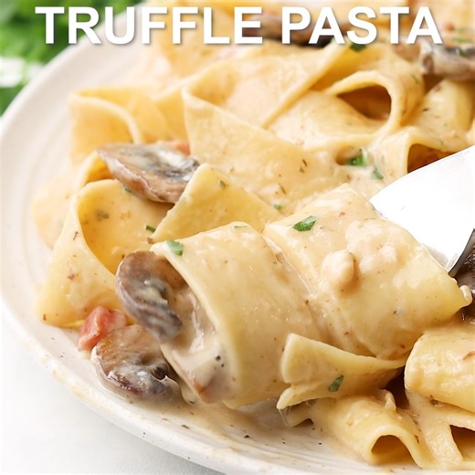 1.9K views · 25 reactions | ➡️ https://thecozycook.com/truffle-pasta/ This Creamy 퐓퐫퐮퐟퐟퐥퐞 퐏퐚퐬퐭퐚 recipe is easy to make with truffle oil, mushrooms, and a Parmesan cream sauce with pappardelle pasta. It's a gourmet-style dinner that's sure to impress! | The Cozy Cook | Facebook