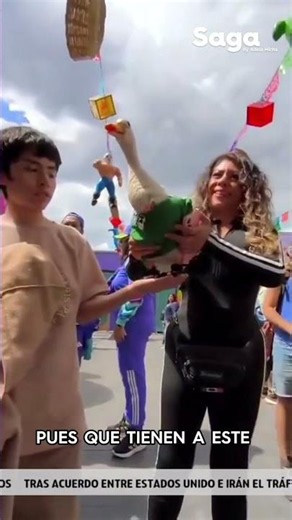 ANOTHER STUNT: SHEINBAUM welcomes MERLIN THE DUCK and ignores SEARCHING MOTHERS | Saga Noticias