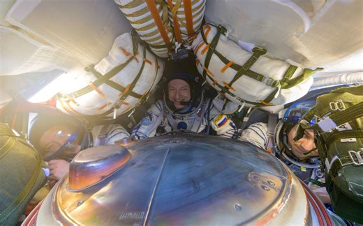 Spacecraft brings Russians, American back to Earth, Russia's space agency says