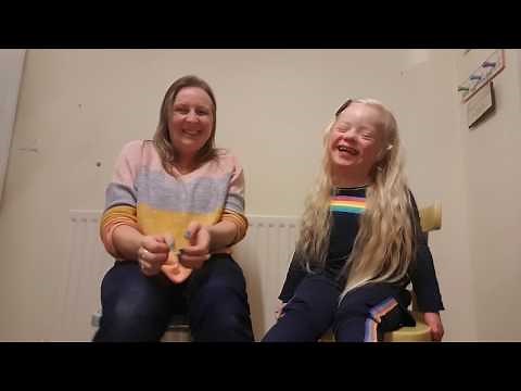 Makaton for 'Elephant' 🐘