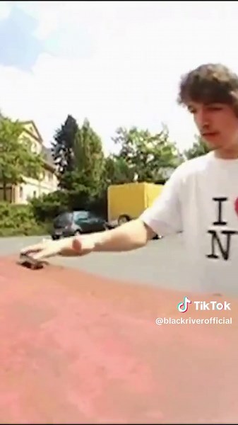 We heard you! The very first Pro Fingerboard Deck is back! 🔥 Limited Edition! Get it here: https://www.blackriver-shop.com/fingerboard-hardware/fingerboards/berlinwood-pro-fingerboard-assmuth-retro-collector-s-deck-29mm-medium-5ply-BW1002000.1 #Fingerboard #Blackriver #EliasAssmuth #EliasProModel #Fingerboarding