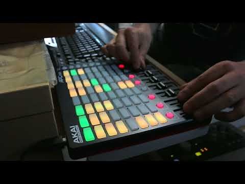 AKAI APC mini & Ableton Live 10 First-time performance