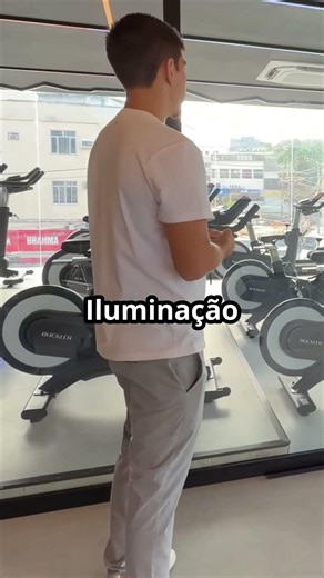 Por que esta academia luxuosa tem poucas esteiras?