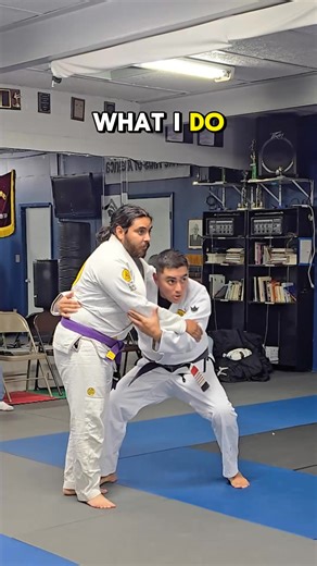 Self-defense has many layers. 🥋 There ARE strikes in Jiu-Jitsu — most people just don’t train them! 👊 Use your strikes to set up your techniques, and your techniques to create openings for strikes. That’s the complete game. 💪 🥋 Brownsville friends! If you haven’t checked out our academy yet, now’s the perfect time! 💪 Send me your name and number, and we’ll give you a quick call with all the details about our 30-Day Free Trial! 🎉 At our Gracie Jiu-Jitsu Academy, we train men and women of al