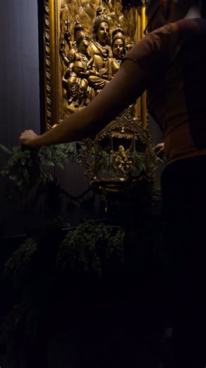 𝗛 𝗔 𝗥 𝗜 𝗛 𝗔 𝗥 𝗔 𝗡 𝗔 𝗥 𝗔 𝗦 𝗨 | My entrance deco for Christmas completed 🙈 I wanted to go for a rustic earth tones color pallete for my entrance decor so here is the... | Instagram