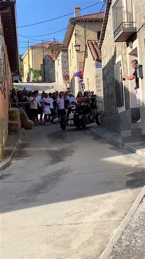 Carrera de Autos Locos: Golpes Épicos y Risas