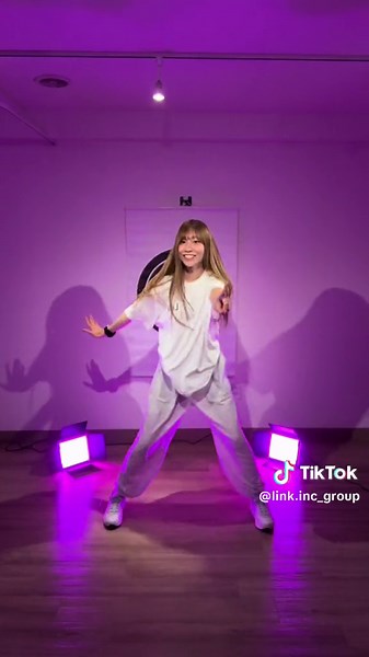 シャッターチャンス/めいちゃん @めいちゃん DC:MOE #linkinc#linkincchoreography#シャッターチャンス#めいちゃん#シャッターチャンスチャレンジ #にごリリ#踊ってみた @TVアニメ『2.5次元の誘惑』公式