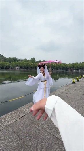 Meeting each other is already a sign of gratitude. We wait for a thousand years to meet again. T