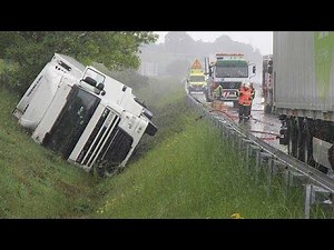 CAMÉRA EMBARQUÉE , LES ABRUTIS DE LA ROUTE , accident poids lourds évité de justesse
