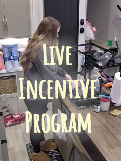 Happy Fri-Yay! Wait 5s before hitting that button then engage from the bottom up! That will help us both 😉#LIVEIncentiveProgram #LIVEbringFANS #PaidPartnership #MomTok #MomsSupportingMoms