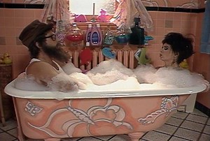 Seulement 3 jours avant de découvrir les nouveaux épisodes de La Petite Vie sur ICI Tou.tv EXTRA le 3 octobre! 🍒 Pour vous aider à patienter, ce soir : 🛀 18h30 Voyez ou revoyez «La thérapie de Caro», dès 18h30, sur ICI TÉLÉ. 🎵 19h00 Ne manquez pas l'émission spéciale La Petite Vie d'En direct de l'univers avec Claude Meunier, Guylaine Tremblay, Marc Messier, Diane Lavallée, Marc Labrèche et Josée Deschênes!🥳 | La Petite Vie