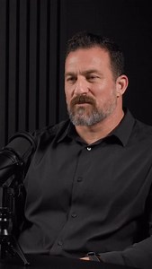 Log your workouts!📝 Before every workout, Dorian spent 10 minutes mentally preparing, rehearsing, visualising the next hour. He had his notes in front of him and he studied them meticulously, immersing himself in the numbers and words before him and noting down in his mind what he needed to do. Write down your weights and reps, try your absolute best to beat them each workout. Even write a sentence of how the session went, use it as motivation! #MrOlympia #Bodybuilding #Motivation | DY Nutritio