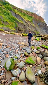 We carefully examine Jurassic shale durin our fossil hunts! 🏝️ Sometimes, the shale contains some utterly magical fossils! 🤞🏻 Other times, it is completely empty! Would you rather find a fossilised fish or a dinosaur bone? 🦴 🤯 For ammonite rocks to crack open, please visit our official online store yorkshirefossils.NET (link in bio) or message directly on Instagram @yorkshire.fossils 🦕 For more videos, check our YouTube / TikTok! 🏝 Thanks for supporting our page! 🐊 #natural #nature #foss