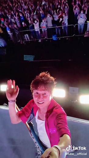 横浜スタジアムライブ当日、皆さんの腕に巻いた「#フリフラ」は、LEDライトを一斉制御し、掛け声とともに色を変えるなど演出に使用しました🌈 10/10・11の「TUBE LIVE VIEWING 2022 Reunion」では、その時の模様が流れるかも⁉️