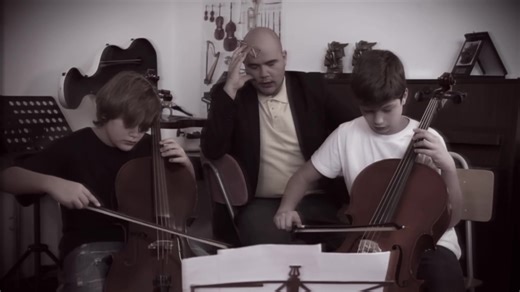 <油管搬运>2CELLOS大提琴组合，两把大提琴的故事，两个人的一生 - Wake Me Up