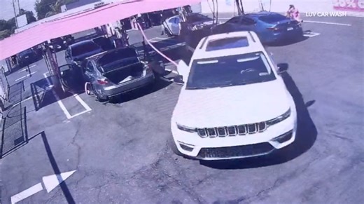 ‘Bank juggers’ rob college student at L.A. car wash