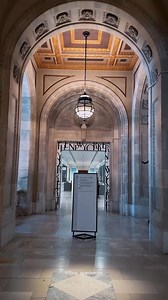 One of the most stunning libraries in NYC, a true gem in the heart of the city —and an absolute must-see! The New York Public Library’s Stephen A. Schwarzman Building is not just a library, it’s a historic landmark and architectural masterpiece. Located on Fifth Avenue and 42nd Street, this iconic Arts building welcomes visitors with its grand marble facade and the famous stone lions, Patience and Fortitude. Inside, you’re transported to another era, soaring ceilings, intricate woodwork, grand s