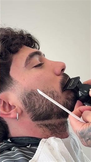 Fade your beard like a PRO in a few steps! 🔥 #beardfade #barber #tutorial