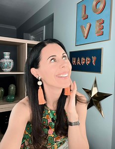 17K views · 278 reactions | Your daily lip massage to reduce fine lines. As you do this easy Face Yoga technique, apply a little oil or balm for glide. Do for up to 1 minute to boost blood flow to your lips | The Face Yoga Expert | Facebook