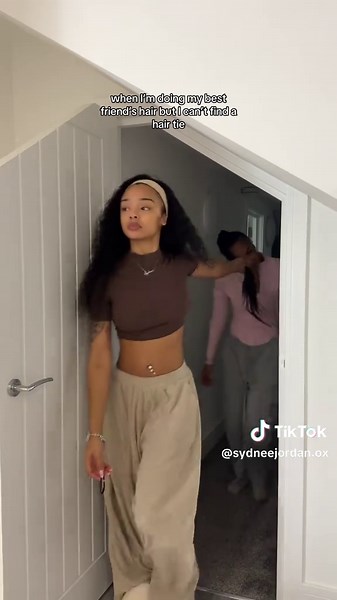 🤣My baad twin @Halle Hamodu #bestfriend #hairstylist #braidinghair #relateable