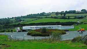 Records. L’histoire du plus grand trimaran de course du monde, qui vient d’être remis à l’eau
