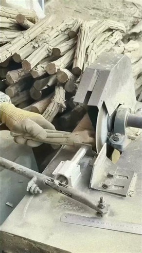 Machine Efficiently Completes Log Cutting Task