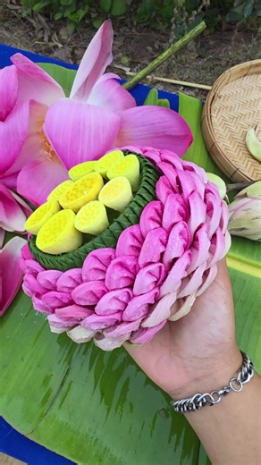 กระทงกลีบพัดดอกบัวหลวงสีชมพู