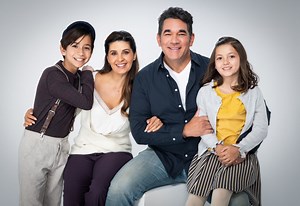 Así es 'Somos Navidad', el especial festivo de Televisa y Univision con Mayrín Villanueva y Eduardo Santamarina - La Opinión