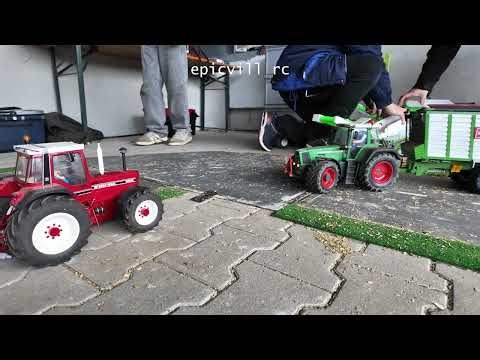 IMPRESSIVE RC Tractor! Maize Silage and sand ACTION #rctractor #rcsilage