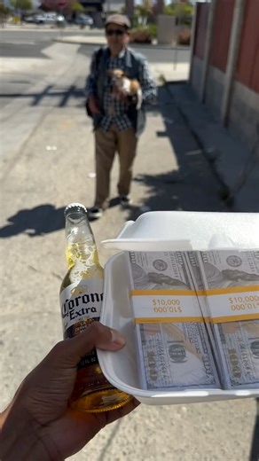 Millionaire blessed homeless who became homeless because of the husband | Mr Amazing