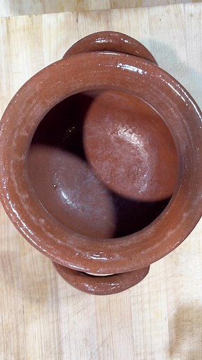 Nite Marquez on Instagram: "Pinto Beans cooked in a Clay Pot! Recipe: 2-cups Pinto Beans cleaned and rinsed well. 6-cups of cold water ( more when needed) 1-small ham hock. (Optional) Salt to taste Procedure: 1️⃣ In a Clay pot, add the Pinto beans, water and ham hock and gently bring to a simmer. 2️⃣ Stirring occasionally to prevent from sticking to the bottom. Beans will take 2-1/2 to 3 hours to cook and maybe more. Adding more water as needed. Check the beans for tenderness, once tender salt t