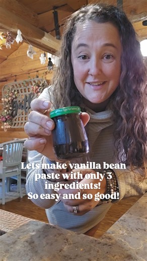 BessieRoaming on Instagram: "Easy Vanilla beans paste recipe! 1 cup honey 10 vanilla beans 1 tablespoon vanilla extract Blend until smooth and enjoy! Comment vanilla for everything I use to make this delicious vanilla bean paste. This is so delicious in smoothies, coffee, granola bars, and just all sorts of things! Let me know if you try it. P.s. this is also an amazing Christmas gift! . #homesteadinglife #gardening #sonoraca #momsover30"